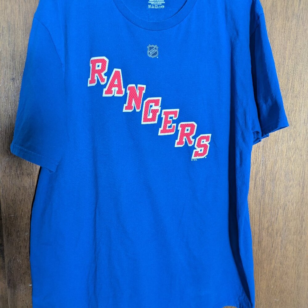 REEBOK - NHL - NEW YORK RANGERS T-SHIRT - FEATURING HENRIK LUNDQVIST